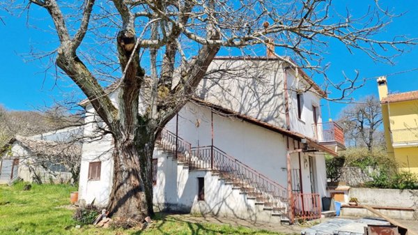 casa indipendente in vendita a Vallata