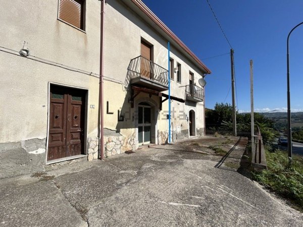 casa semindipendente in vendita a Venticano in zona Calore