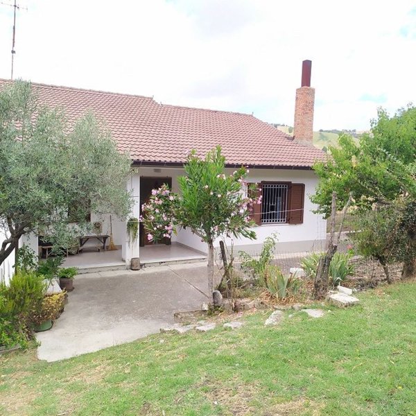casa indipendente in vendita a Villanova del Battista