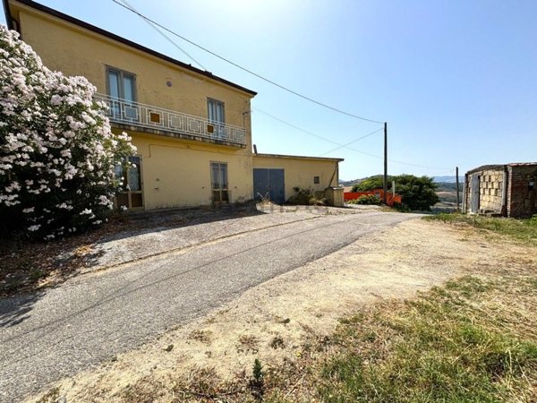 casa indipendente in vendita a Villanova del Battista