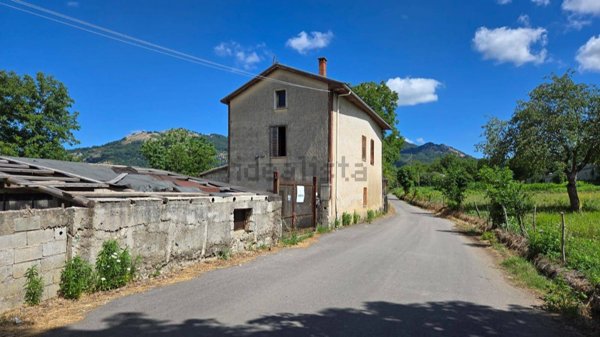 casale in vendita a Volturara Irpina