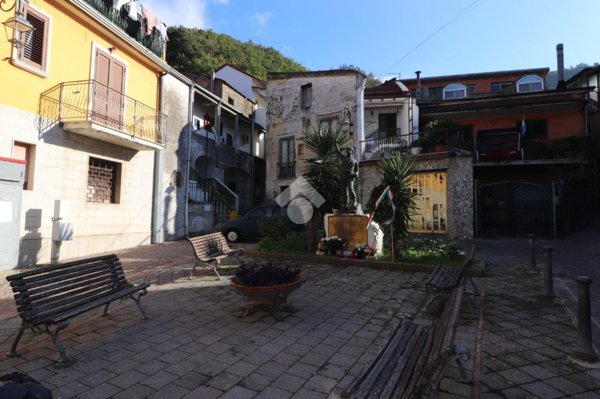 casa indipendente in vendita a Montoro in zona Piazza di Pandola