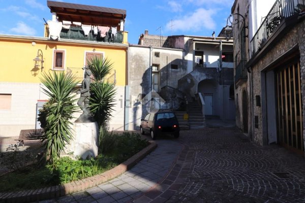 casa indipendente in vendita a Montoro in zona Piazza di Pandola