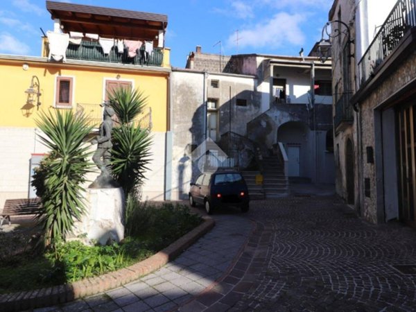 casa indipendente in vendita a Montoro in zona Piazza di Pandola