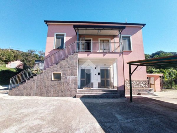 casa indipendente in vendita a Montoro in zona Borgo