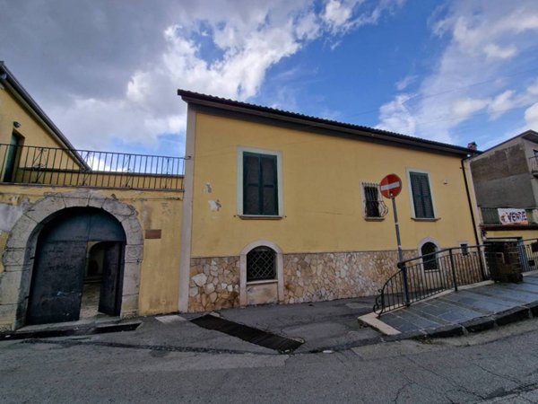 casa indipendente in vendita a Montoro in zona Piano