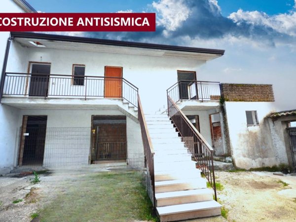 casa indipendente in vendita a Montoro in zona Borgo