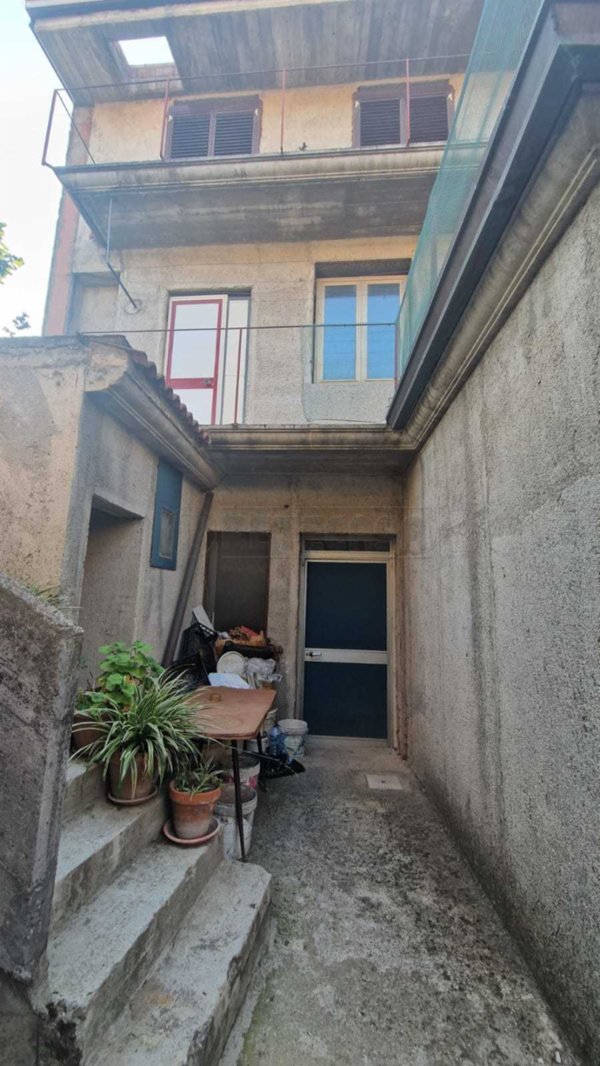 locale commerciale in vendita a Montoro in zona Piano