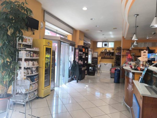 negozio in vendita a Montoro in zona Piazza di Pandola