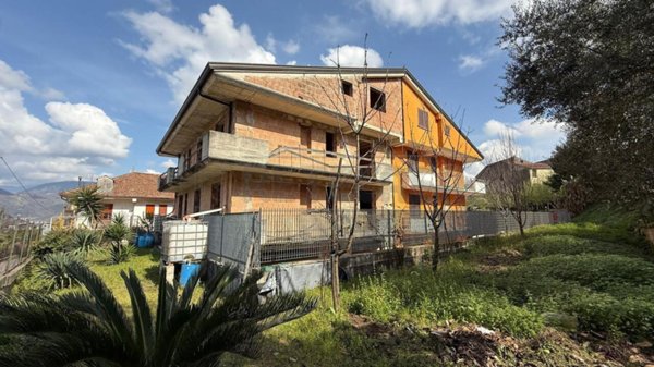 casa indipendente in vendita a Montoro in zona Piano