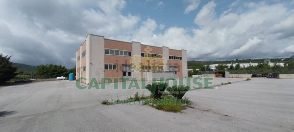 capannone in vendita a Montoro in zona Piano