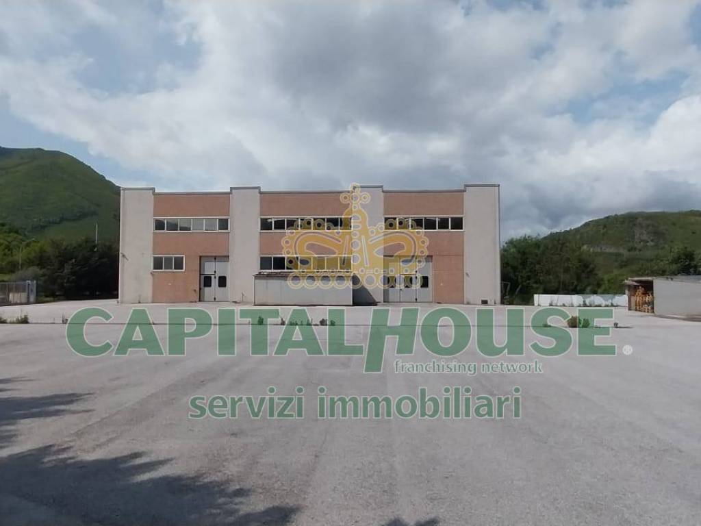 locale commerciale in vendita a Montoro in zona Torchiati
