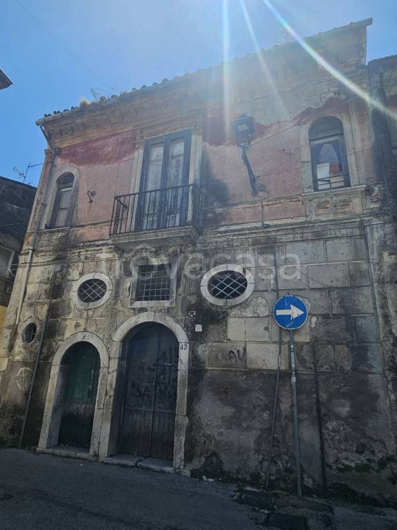 pentavano in vendita a Montoro in zona San Pietro
