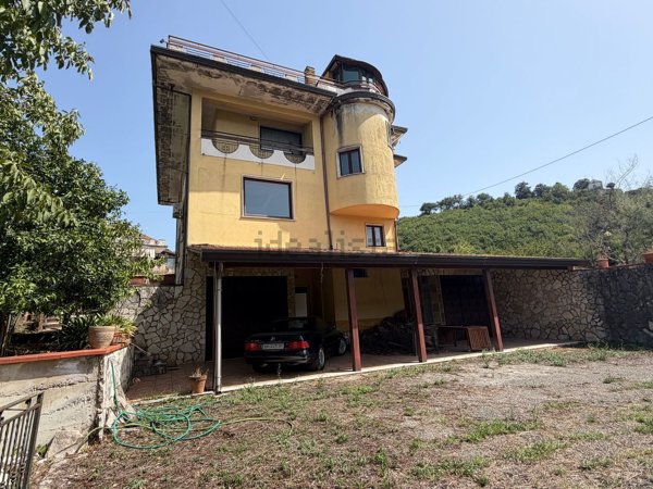 casa indipendente in vendita a Montoro in zona Borgo