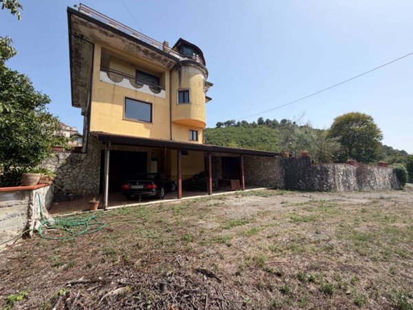 casa indipendente in vendita a Montoro in zona Borgo