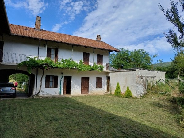 casa indipendente in vendita a Bagnasco