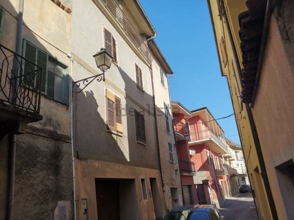 casa indipendente in vendita a Bagnasco