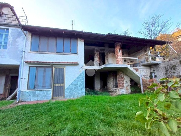 casa semindipendente in vendita a Bagnasco