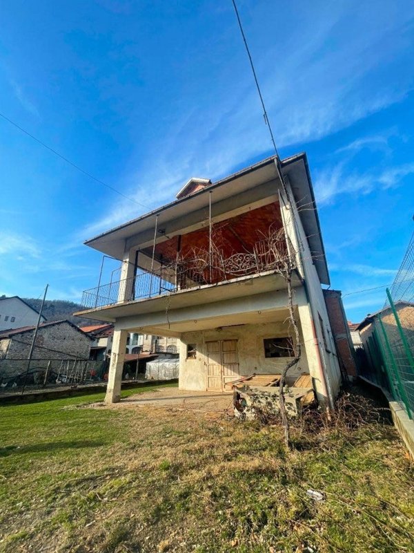 casa indipendente in vendita a Bagnasco