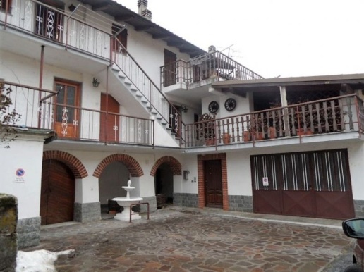 casa indipendente in vendita a Bagnasco