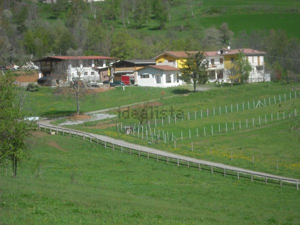 casale in vendita a Bagnasco