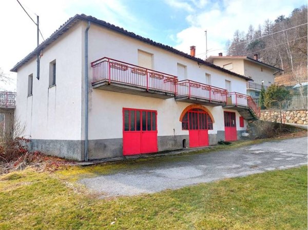casa indipendente in vendita a Bagnasco