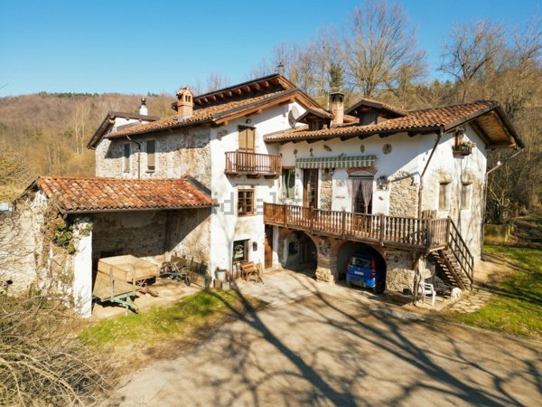 casale in vendita a Bagnasco