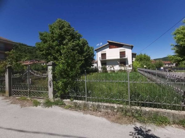 casa indipendente in vendita a Bagnasco