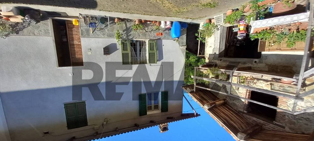casa indipendente in vendita a Bagnasco