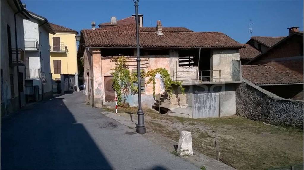 casa indipendente in vendita a Bagnasco