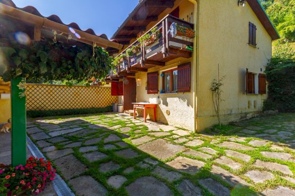 casa indipendente in vendita a Bagnolo Piemonte in zona Rucas