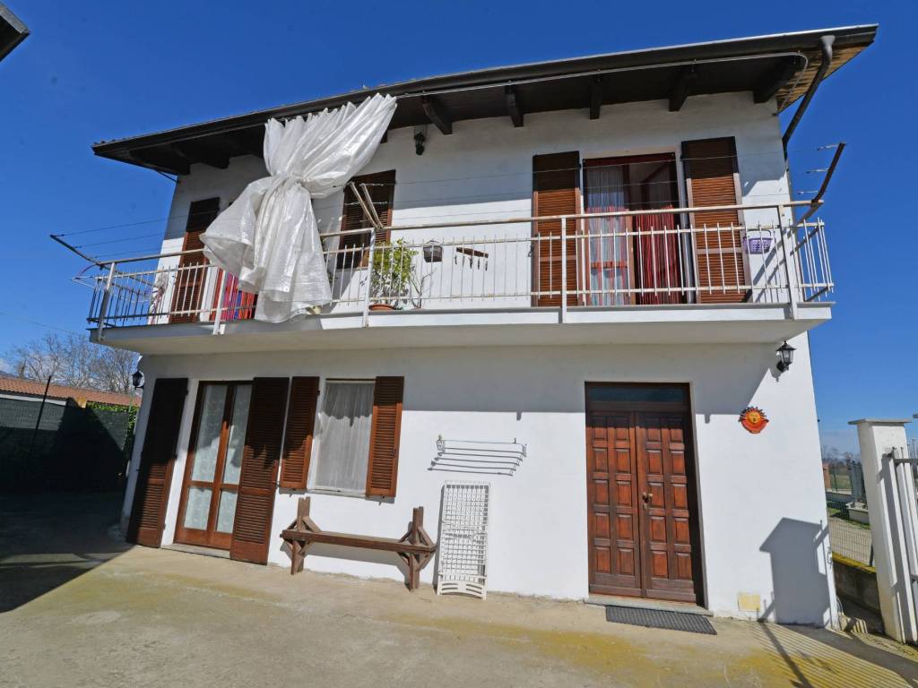 casa indipendente in vendita a Bagnolo Piemonte