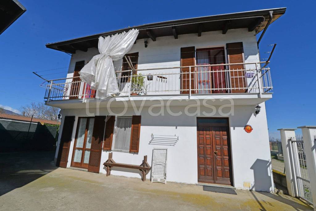 casa indipendente in vendita a Bagnolo Piemonte