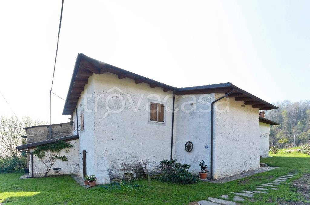 casa indipendente in vendita a Bagnolo Piemonte