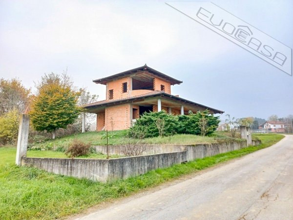 casa indipendente in vendita a Bagnolo Piemonte