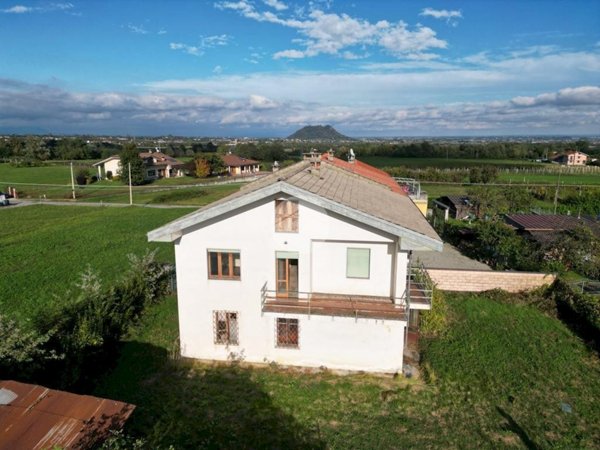 casa indipendente in vendita a Bagnolo Piemonte
