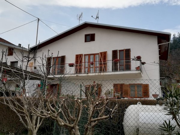 casa indipendente in vendita a Bagnolo Piemonte