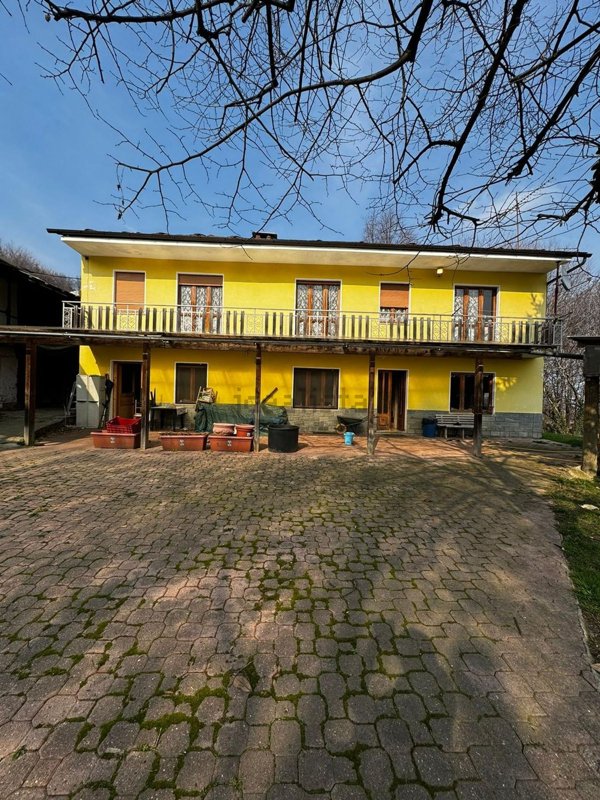 casa indipendente in vendita a Bagnolo Piemonte