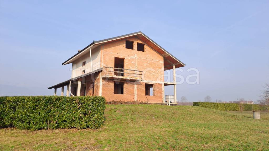 casa indipendente in vendita a Bagnolo Piemonte in zona Rucas