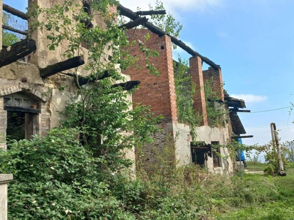 casa indipendente in vendita a Bagnolo Piemonte