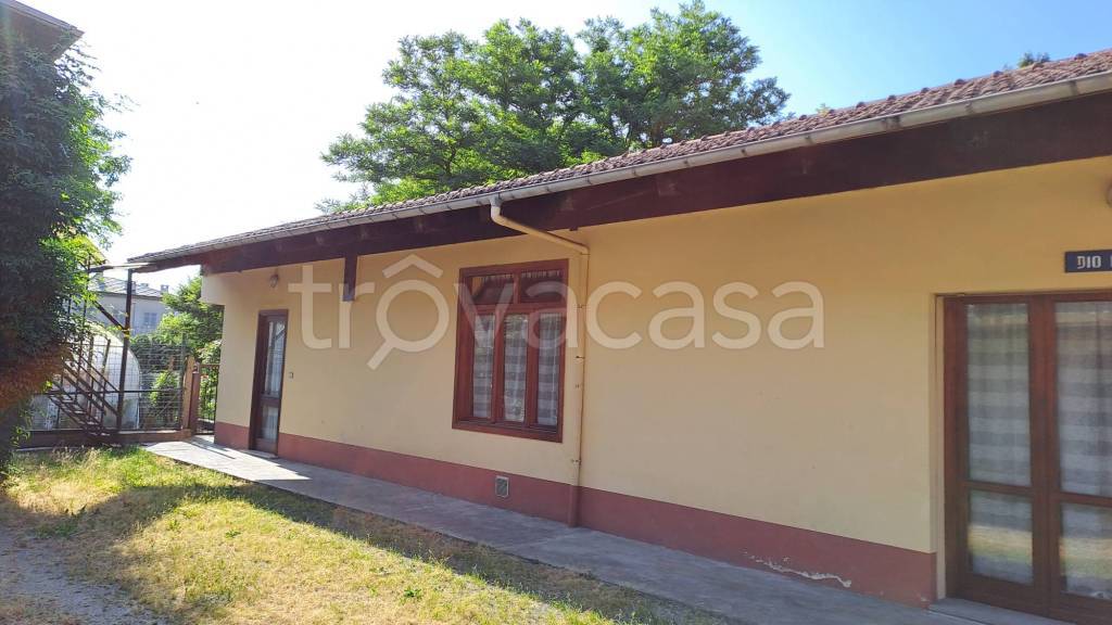 casa indipendente in vendita a Bagnolo Piemonte
