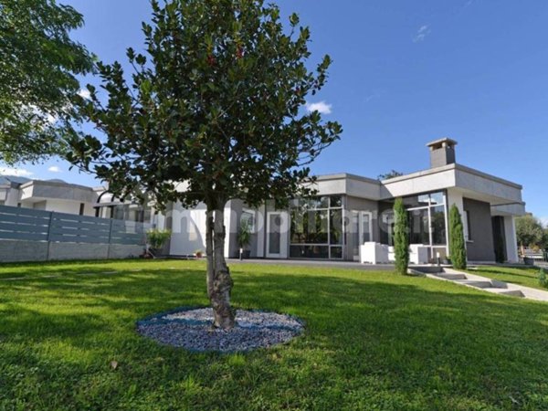 casa indipendente in vendita a Bagnolo Piemonte