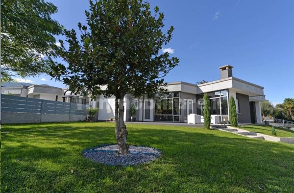 casa indipendente in vendita a Bagnolo Piemonte