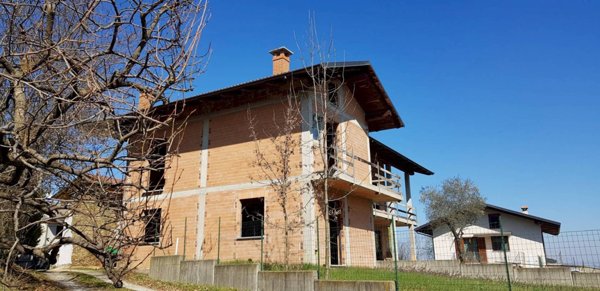 casa indipendente in vendita a Bagnolo Piemonte