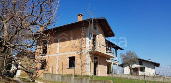casa indipendente in vendita a Bagnolo Piemonte