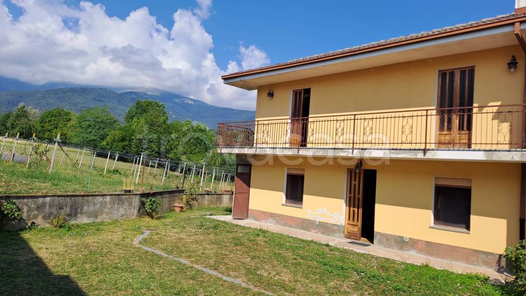 casa indipendente in vendita a Bagnolo Piemonte