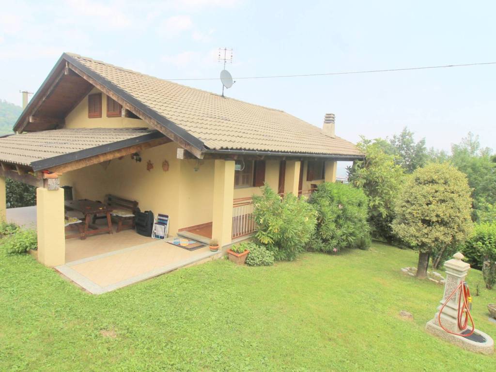 casa indipendente in vendita a Bagnolo Piemonte