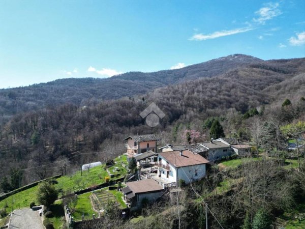 casa indipendente in vendita a Bagnolo Piemonte in zona Rucas