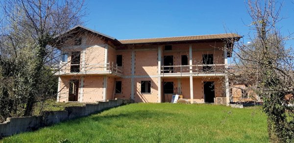 casa indipendente in vendita a Bagnolo Piemonte