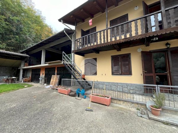casa indipendente in vendita a Bagnolo Piemonte